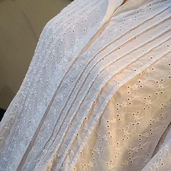 Jh collectables off white eyelet pleated button up - Picture 7 of 10